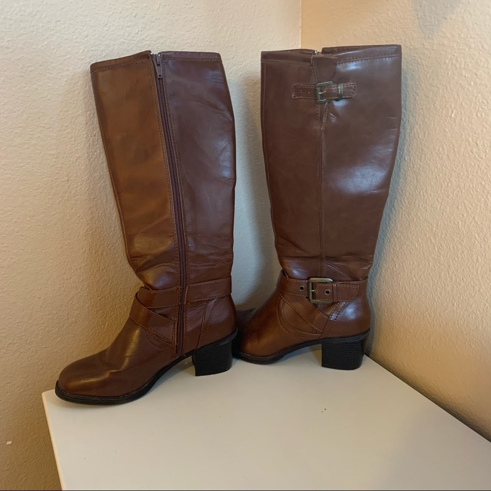 Shin high boots